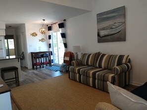 Smart TV, lettore DVD, libri