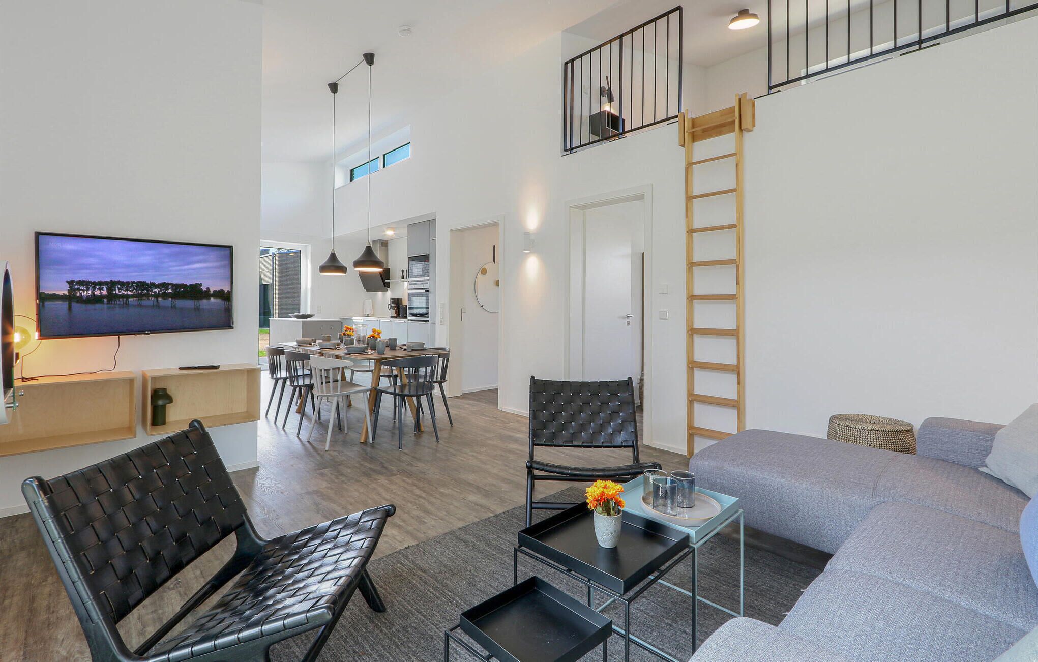 Smart TV, fireplace