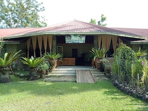 Pintu masuk hartanah