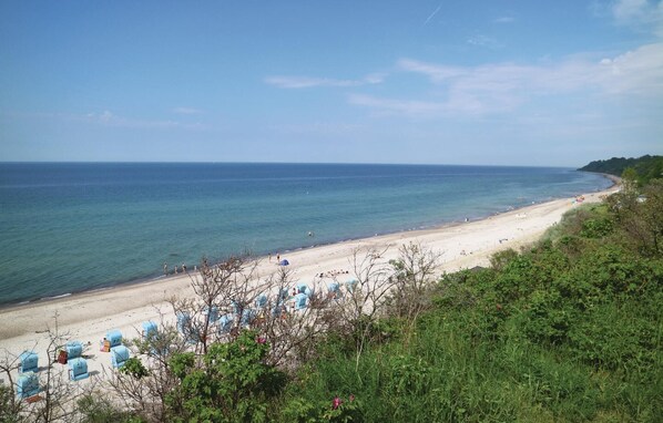 Una spiaggia nelle vicinanze, pesca