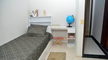 3 quartos, ferros/tábuas de passar roupa, Wi-Fi, roupa de cama