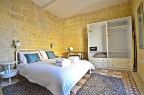 2 Schlafzimmer, Schreibtisch, Bügeleisen/Bügelbrett, kostenloses WLAN