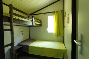 2 bedrooms, travel cot, WiFi