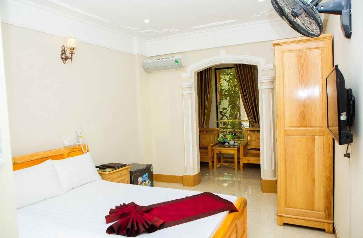 Minibar, escritorio, wifi gratis y ropa de cama 