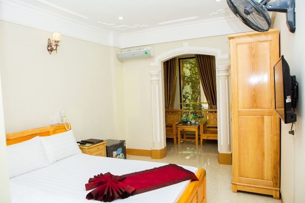 Minibar, desk, free WiFi, bed sheets