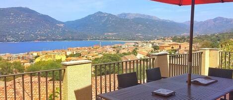 تناول الطعام بالخارج