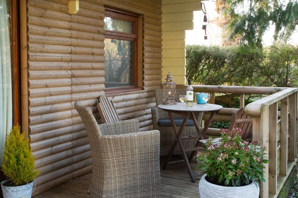 Enchanting Lodge over looking the beautiful South Devon Countryside.