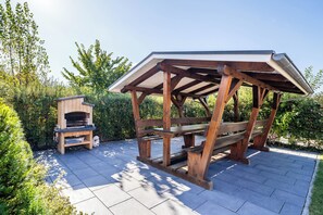 Outdoor dining - Whg "Gorch Fock" on the ground floor with fireplace, gr. Terrace with garden, (Rerik)