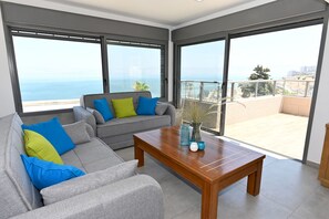 Televisión, biblioteca musical y estéreo 