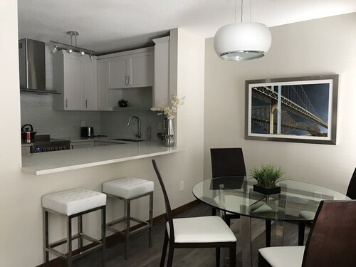 Fully Renovated 2 Bed, 1 Bath Apartment near 8th Street