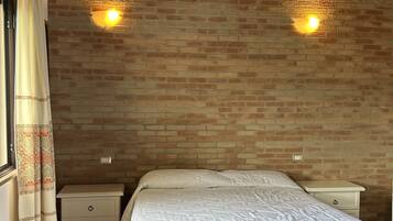 2 Schlafzimmer, BĂŒgeleisen/BĂŒgelbrett, kostenloses WLAN, BettwĂ€sche