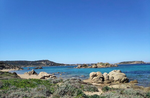 Beach nearby - Private Villa with Large Garden & Veranda – Relaxation & Comfort in Budoni (Budoni)