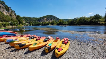 Una spiaggia nelle vicinanze