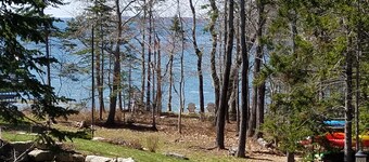Beautiful Oceanfront Apartment, scenic views and water access