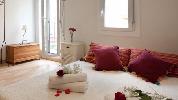 2 bedrooms, iron/ironing board, Internet, bed sheets - Homenfun Barcelona Montjuic (Barcelona)