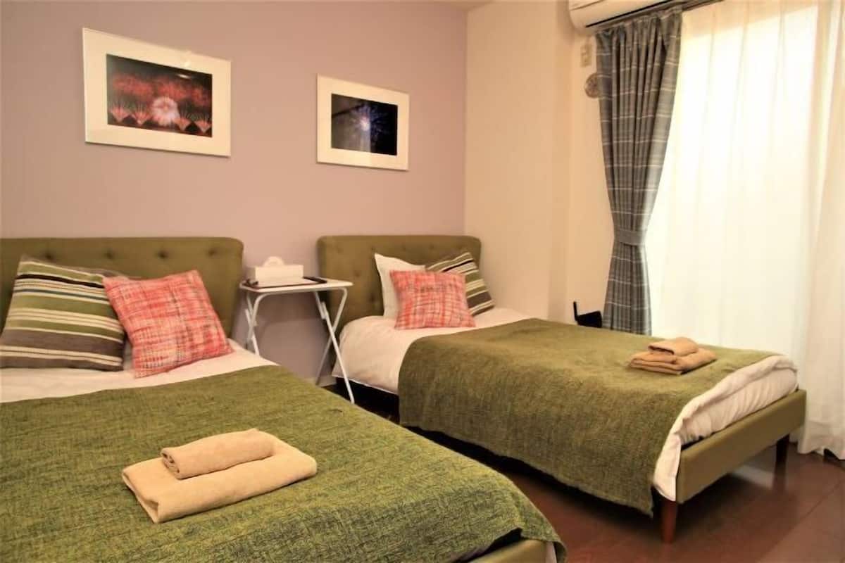 Blackout drapes, WiFi (free), bed sheets