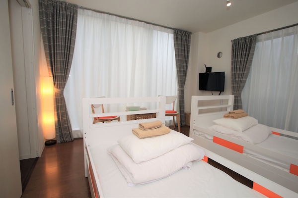 Standard Twin Room (102)