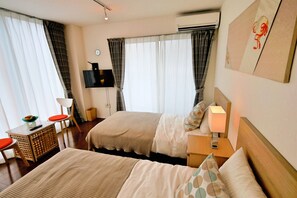 Habitación superior con 2 camas individuales (202) | Cortinas blackout, wifi gratis y ropa de cama