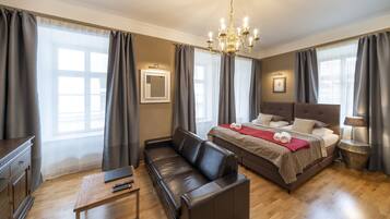 1 bedroom, in-room safe, desk, iron/ironing board