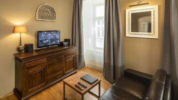 Een smart-tv en een stereo