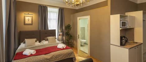 1 bedroom, in-room safe, desk, iron/ironing board