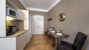 Fridge, microwave, stovetop, electric kettle