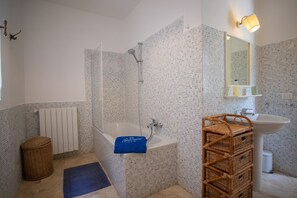 وحدات دش مع أحواض استحمام