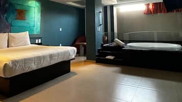 舒适套房, 1 张大床 | 办公桌、遮光窗帘、熨斗/熨板、免费 WiFi