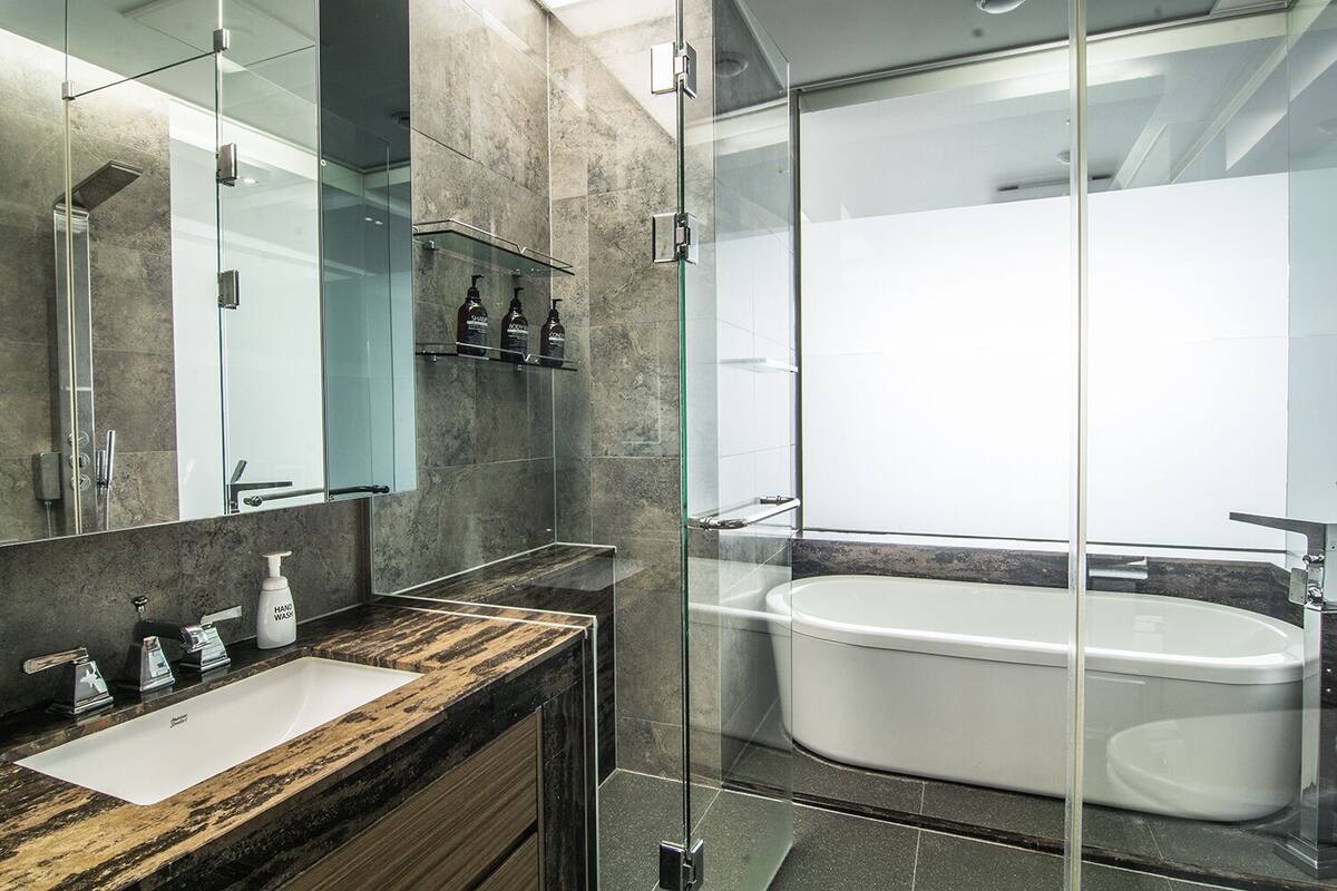 Habitación triple de lujo, 3 habitaciones, para no fumadores, vista al océano (10C Type) | Escritorio, espacio para trabajar con laptop y wifi gratis 