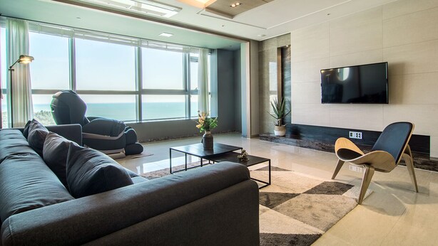 Luxury Triple Room, 3 Bedrooms, Non Smoking, Ocean View (20C Type) | Living area