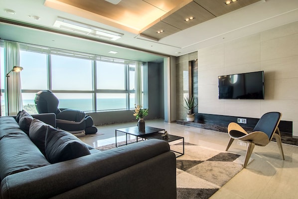Luxury Triple Room, 3 Bedrooms, Non Smoking, Ocean View (20C Type) | Living area | 55-inch flat-screen TV with cable channels, TV - Aratrium Hotel (Busan)