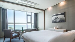 Luxury Triple Room, 3 Bedrooms, Non Smoking, Ocean View (20C Type)