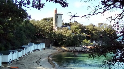  APPARTEMENT à l'étage. - Patio 50m2 en RDC privatif. 3 chambres, 4/5 personnes.