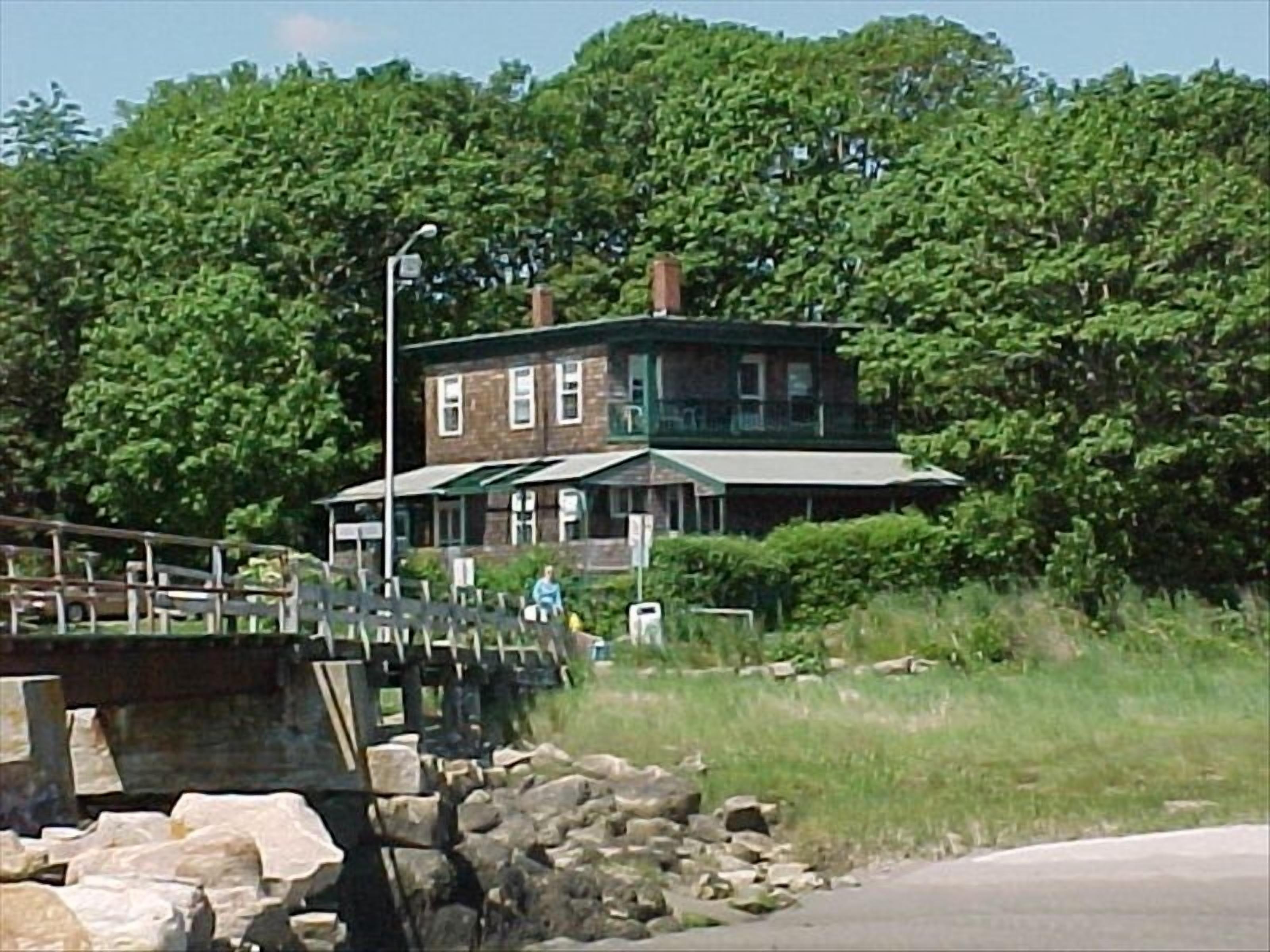Good Harbor Beachfront at the Footbridge
