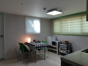 Kamar Khas | Makan di kamar