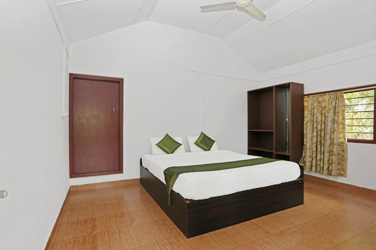 Standard Double Room | 1 bedroom, desk, rollaway beds, free WiFi