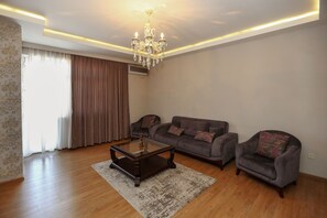 Appartement, 2 slaapkamers | Woonkamer | Flatscreentelevisie