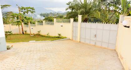 HERVORRAGENDE MÖBLIERTE VILLA NYOM 2 YAOUNDE