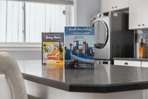 Interior - ☼ Bright 1 BR ☼ Near stampede/ DT/ concerts/ hockey games/ BMO /inglewood/ Zoo (Calgary)