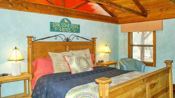 2 bedrooms, desk, iron/ironing board, WiFi