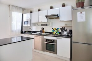 4-Bedroom Villa with Private Pool | Private kitchen | Full-size fridge, microwave, oven, stovetop - Villa Kamala Regent 4 Bedrooms (Kamala)