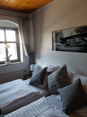 Double Room, Private Bathroom | Free cribs/infant beds, rollaway beds, free WiFi, bed sheets