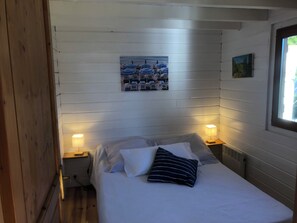 1 bedroom, iron/ironing board, travel cot, free WiFi - Two-bedroom apartment in the heights of Nice: Small chalet with private garden. (Nice)