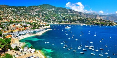 Two-bedroom apartment in the heights of Nice: Small chalet with private garden.