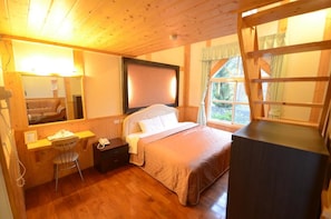 Desk, rollaway beds, free WiFi, bed sheets - Sea of Clouds Vacation Villa (Ren'ai)