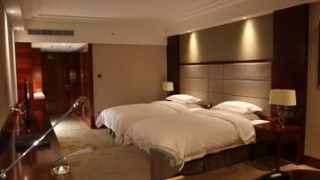 Executive Twin Room, Non Smoking | In-room safe, desk, blackout drapes, iron/ironing board