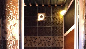 Shower - Wadi Rum Paradise (Wadi Rum)