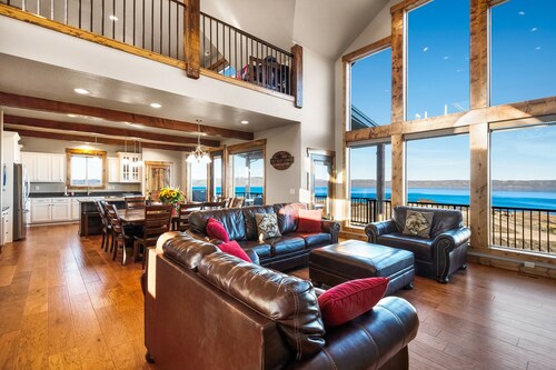 Scenic getaway with game tables, pools, hot tub, beach access & playground