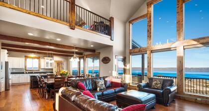 Scenic getaway with game tables, pools, hot tub, beach access & playground