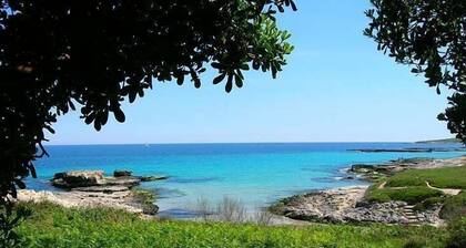 Terrasse am Meer: Otranto, direkt am Meer gelegene Villa mit eigenem Zugang zum Strand und Felsen.